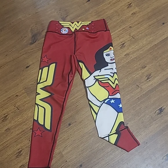 Wonder Woman leggings Small - Picture 2 of 3